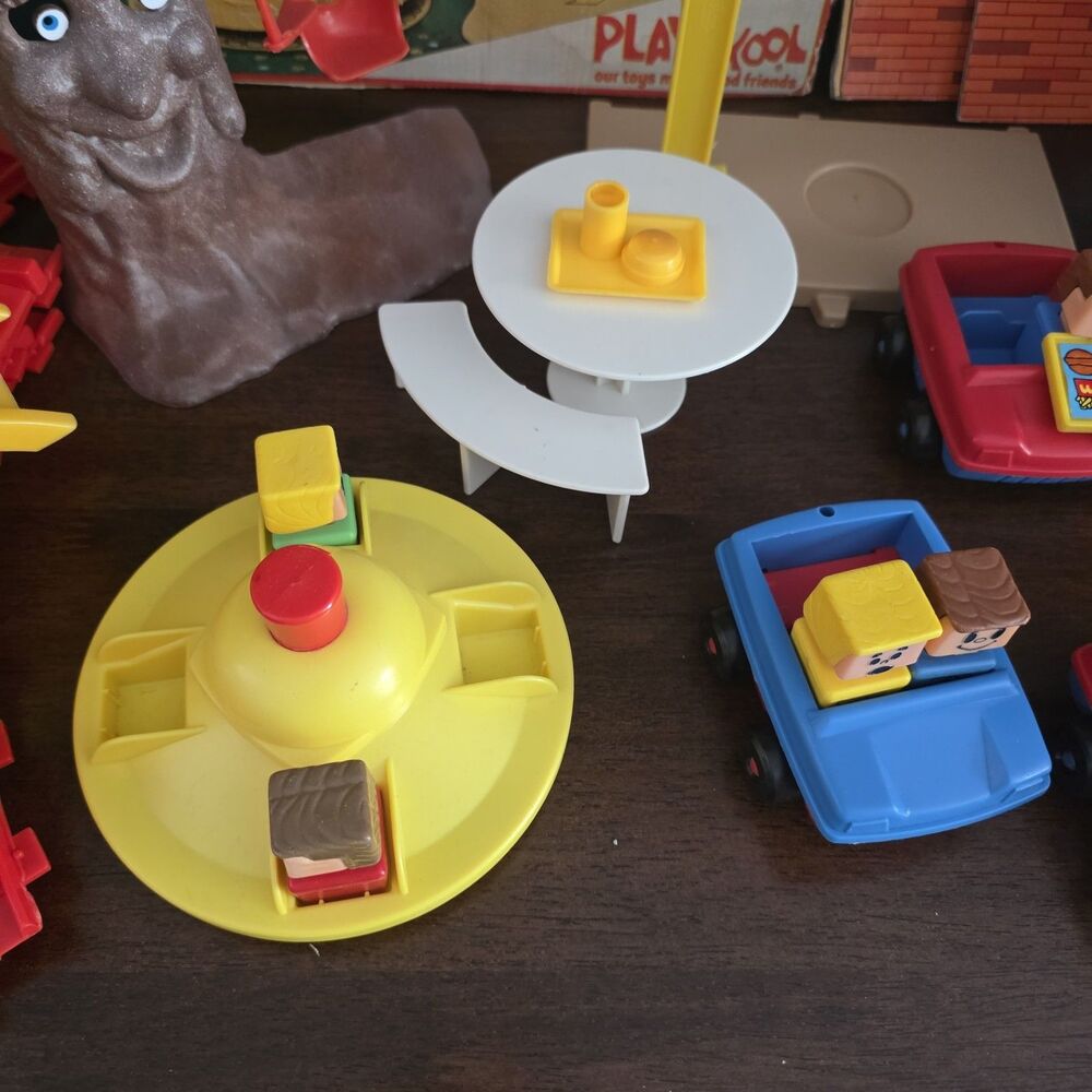 Vintage 1974 Playskool McDonalds Restaurant Familiar Places Play set Train Track - Picture 4 of 14